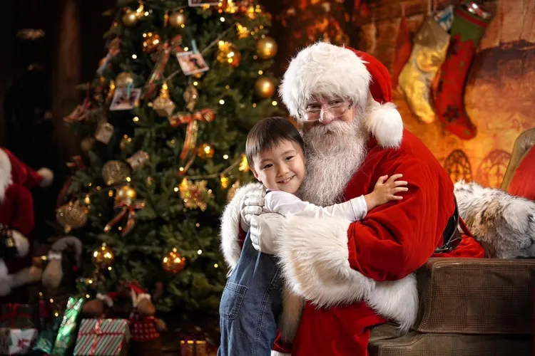 每年最受歡迎的「聖誕角落攝影」，今年將由每組報名所得捐出200元給逆風協會，支持在艱困環境中努力向夢想前行的青少年。君品酒店提供