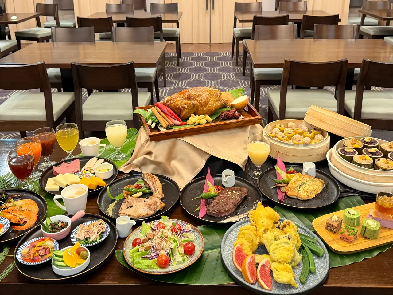 一泊三食专案可享用原住民风味结合在地食材的自助式吃到饱。庄伟祺摄