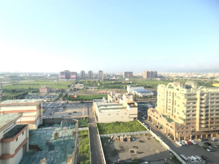 台中港市镇中心房价从2-4字头都有，建商大打价格战，品牌优劣成创价依据。台湾房屋提供