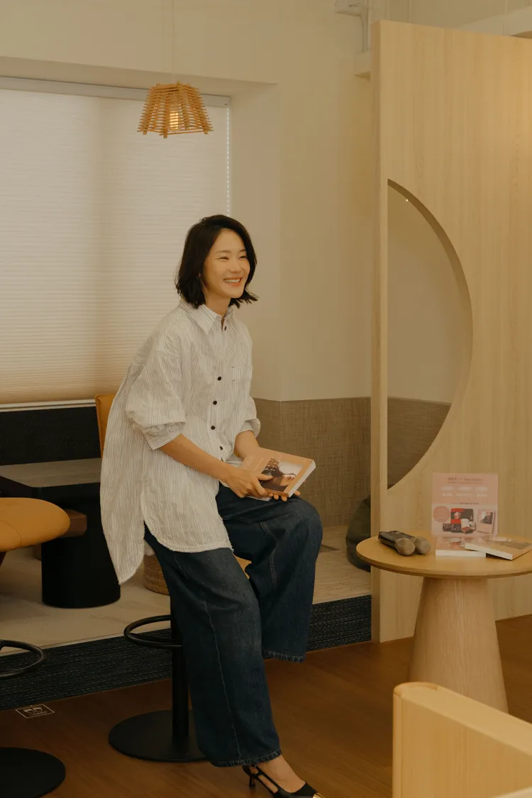 鍾瑶感謝大家願意支持自己的新書。星星相藝提供