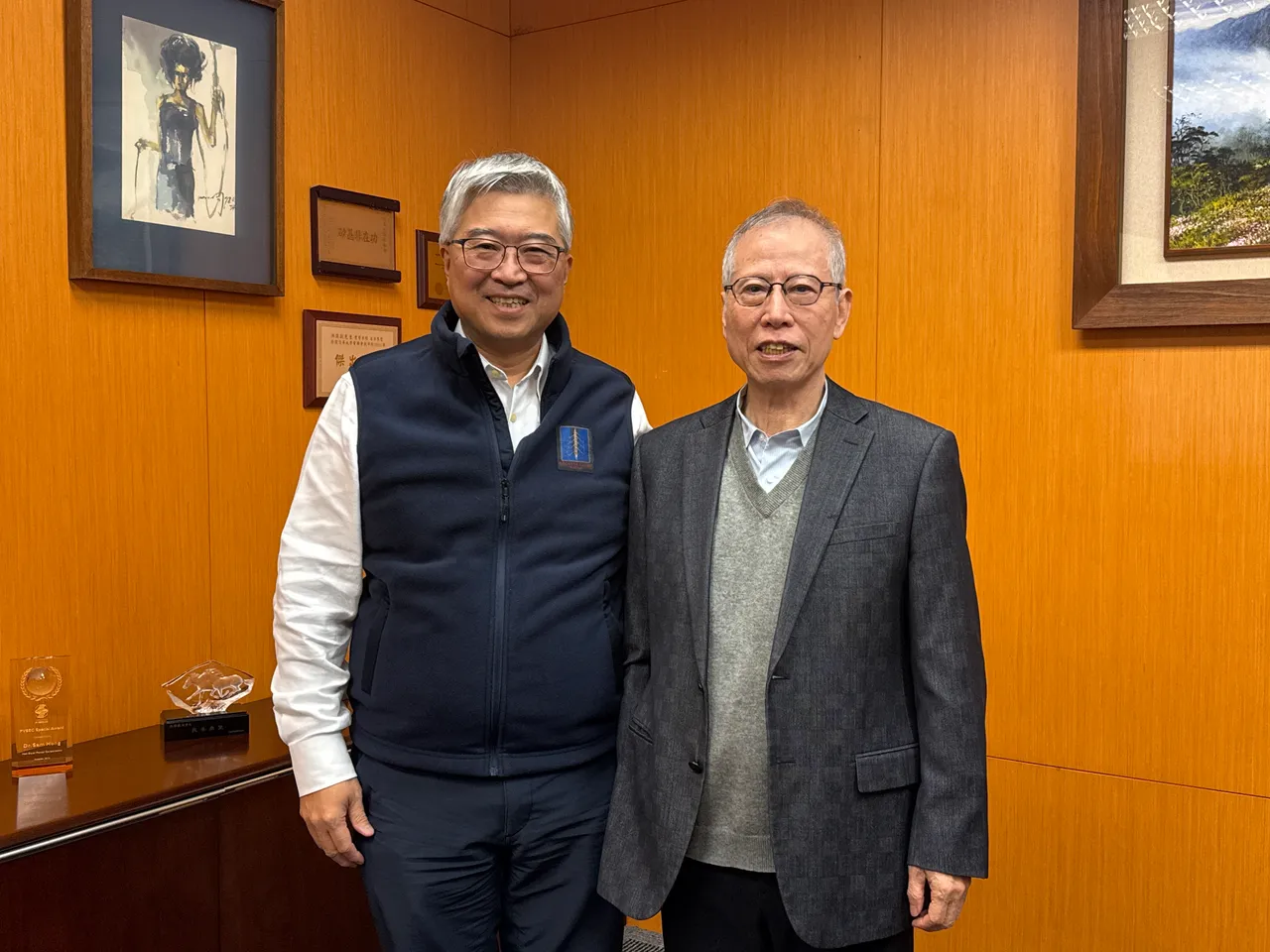 联合再生能源执行长张为策（左）与董事长洪传献（右）。吕承哲摄