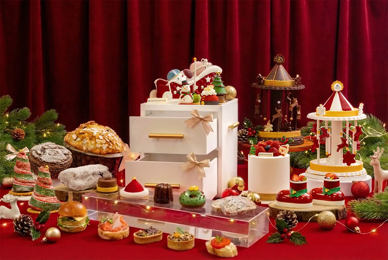 高雄日航酒店一楼的咖啡厅，由西点行政主厨Nicholas设计多款冬季限定的圣诞嘉年华系列甜点。。业者提供