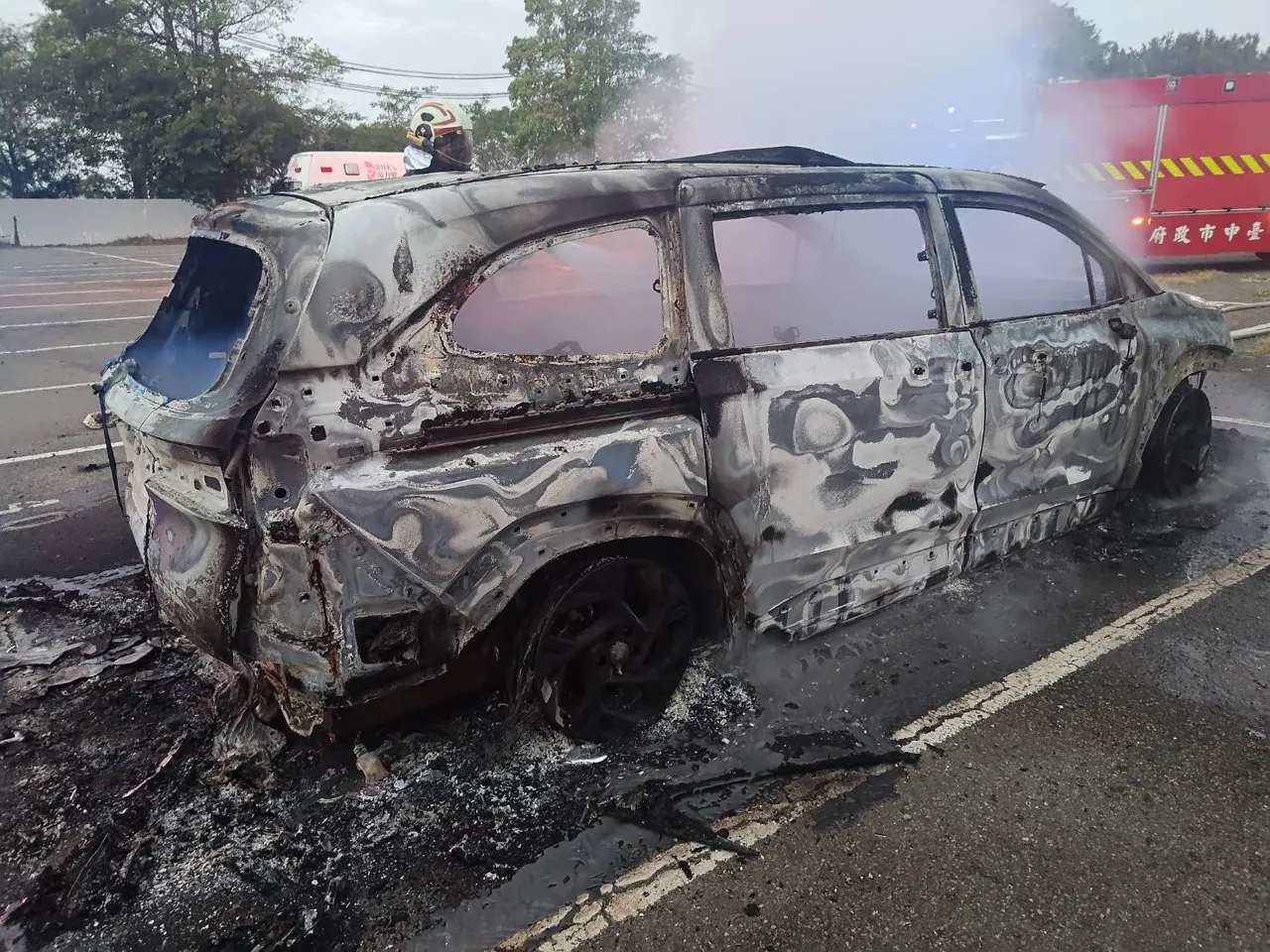 台中第九公墓凌晨火烧车　39岁男手脚40％三度烧烫伤