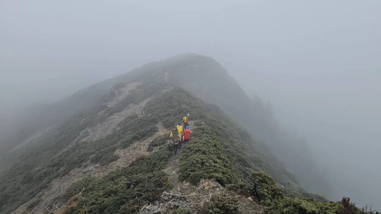 救援人员1日寻获失联郭男，但已明显死亡。翻摄画面