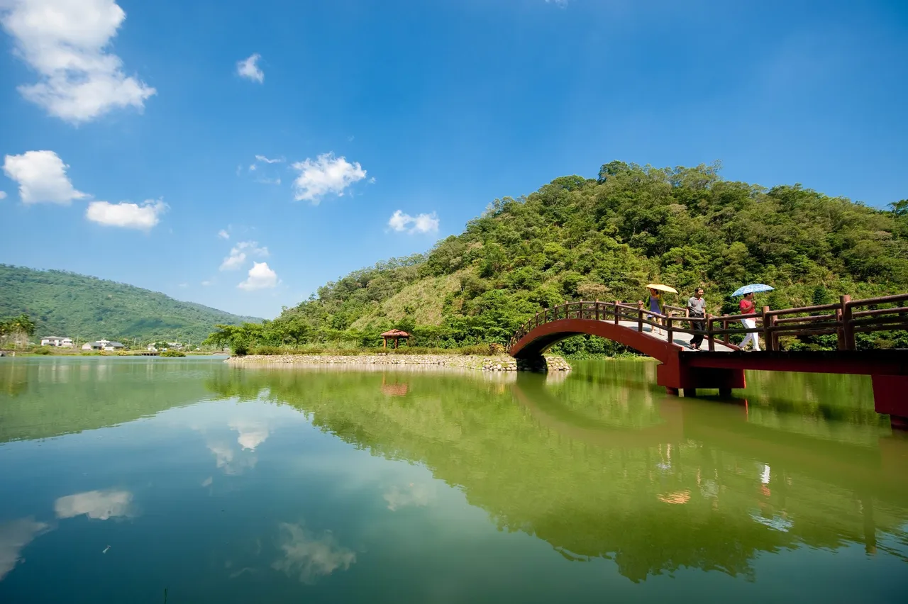 位在宜兰员山的望龙埤因风景优美，近年吸引许多游客造访。翻摄乡公所官网