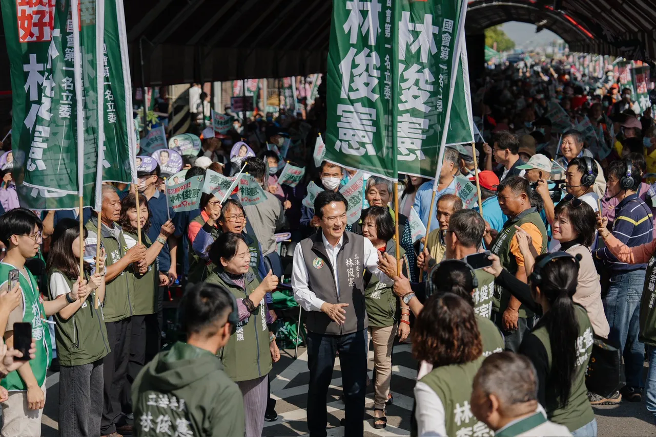 市议员李宗翰挺宪后援会7日成立大会。翻摄画面