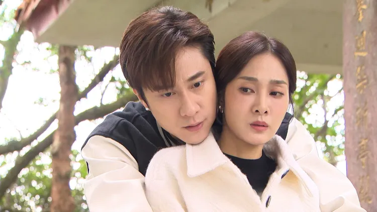 劉書宏化身溫柔霸總，守護邱子芯。三立提供