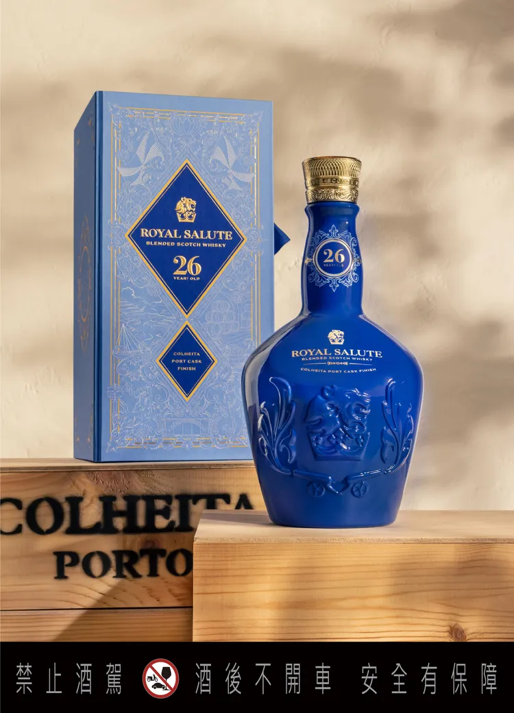Colheita 波特酒呈深邃琥珀色，結合葡萄牙悠久釀酒文化與時間風味，宛如收藏年份故事的液體時光。業者提供