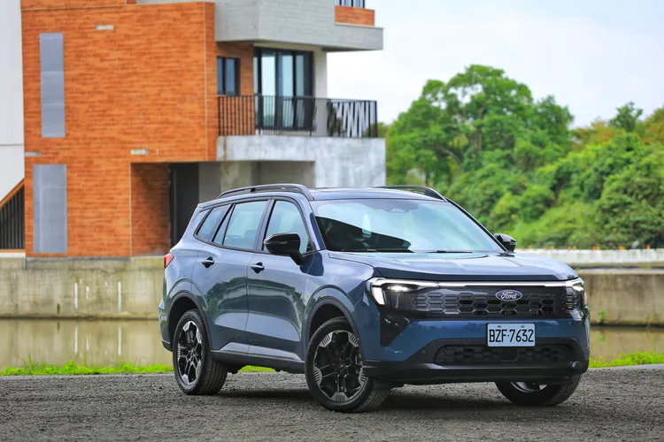 Ford Territory Per4mance Hybrid以家庭需求為核心，兼顧智慧油電動力與科技便利，寬敞後座與平整行李廂提供舒適乘坐與置物空間，配備Co-Pilot360 Drive+、360度環景與主動停車輔助等安全科技，整體全能又貼近日常使用。林浩昇攝