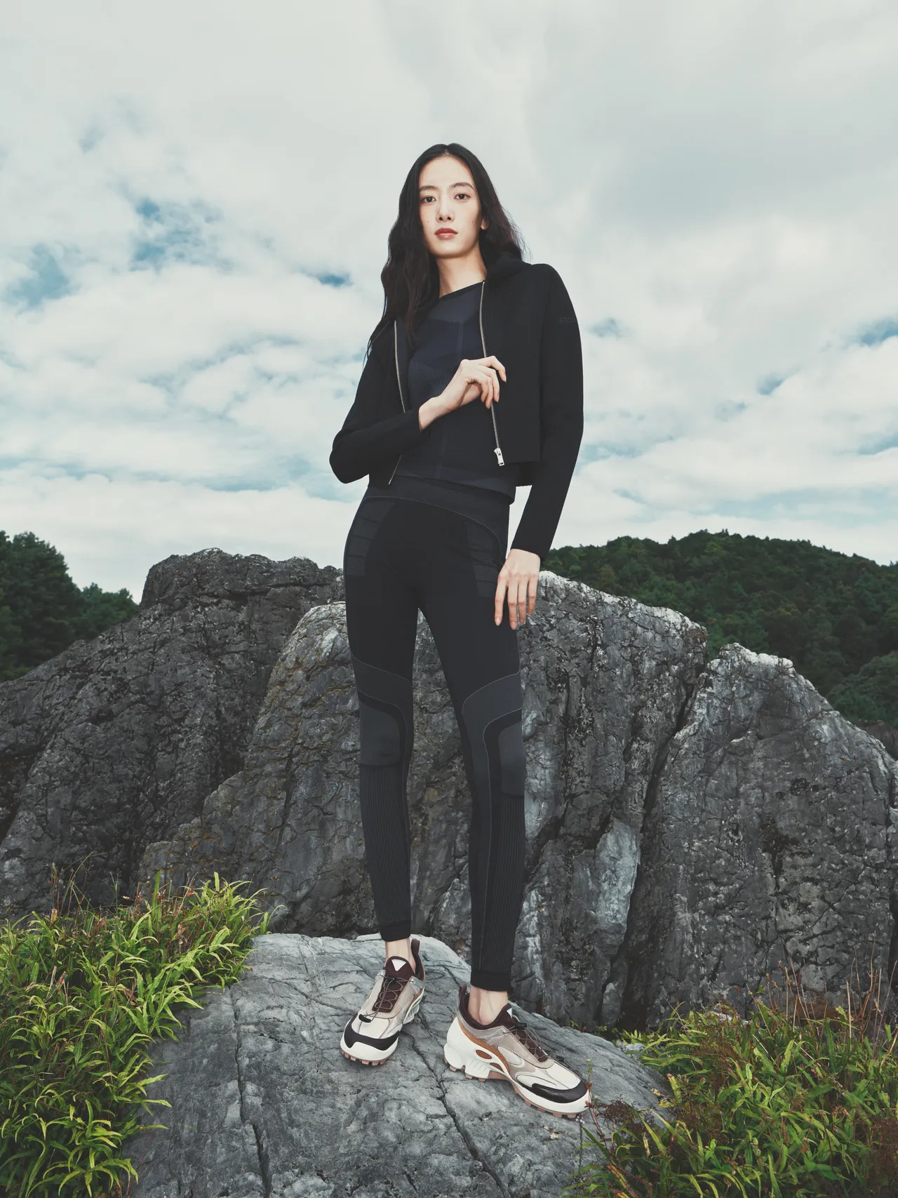 ECCO × NRL BIOM C-TRAIL户外休闲女鞋，1万280元。品牌提供