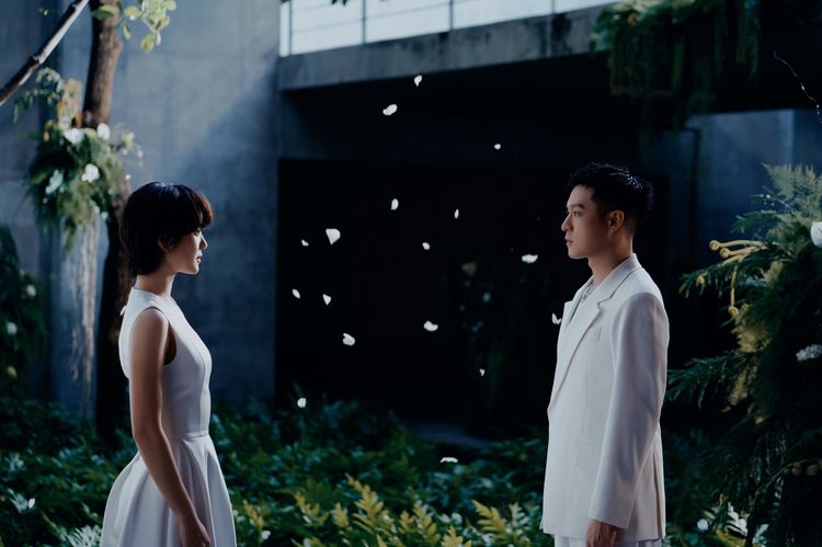 周湯豪公開婚紗照 深情對望泰國初戀臉女神