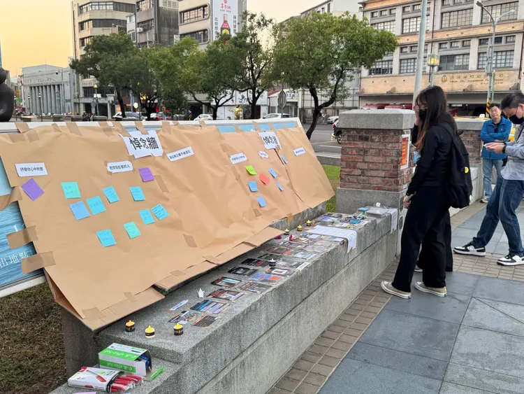 香港、台湾人权团体等民间社团7日在台南举办举办悼念会。翻摄画面