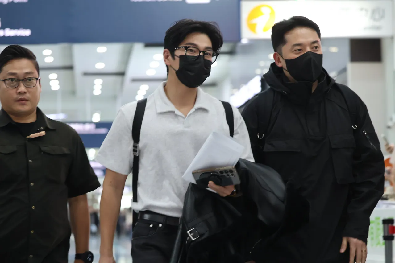 李伊庚最近卷入桃色纠纷，依约来台。特勤中心摄