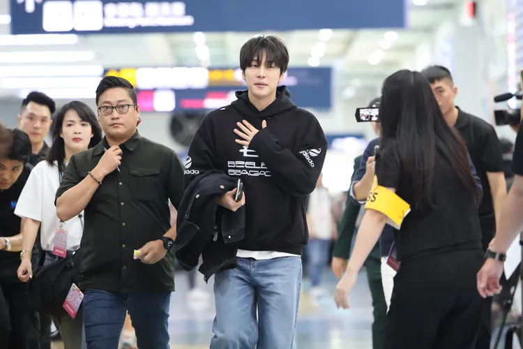 《苦盡柑來》IU弟弟姜有皙露出靦腆笑容。特勤中心攝