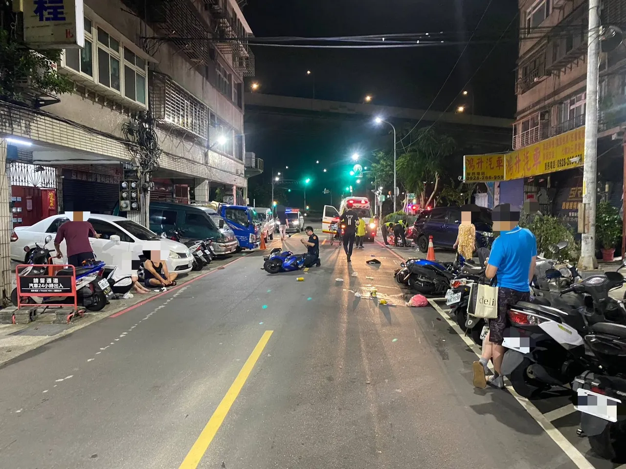 去年9月车祸现场，19岁张姓骑士无照又喝酒铸下大错。翻摄画面