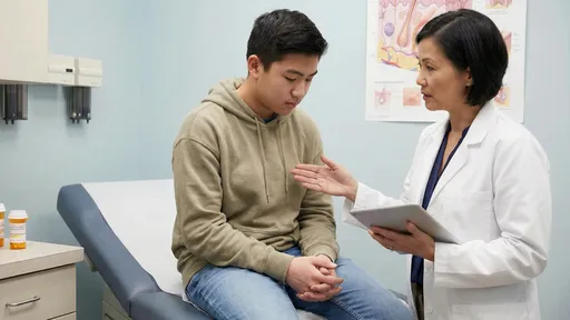 高中男生亂吃抗痘藥　乳房異常發育變大了