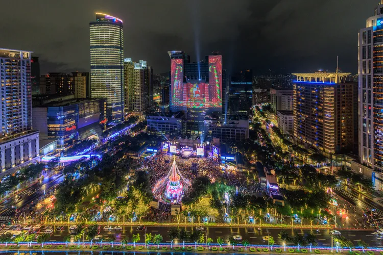 2025新北欢乐耶诞城「巨星耶诞演唱会—The Greatest Show」今(14)日第二天下午6点火热登场，告五人率先登场炒热气氛，由金曲最佳演唱组合动力火车压轴。观光局提供