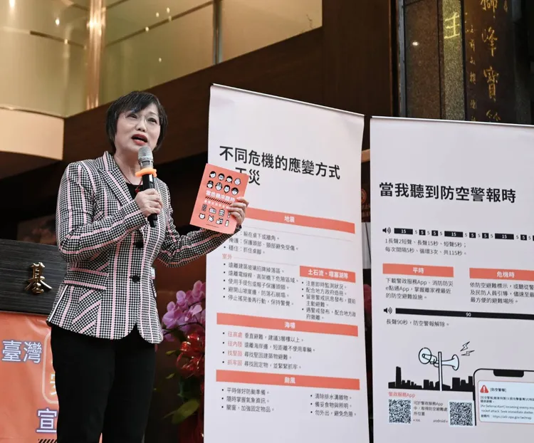 内政部长刘世芳到基隆有245年历史的妈祖庙宣讲。内政部提供