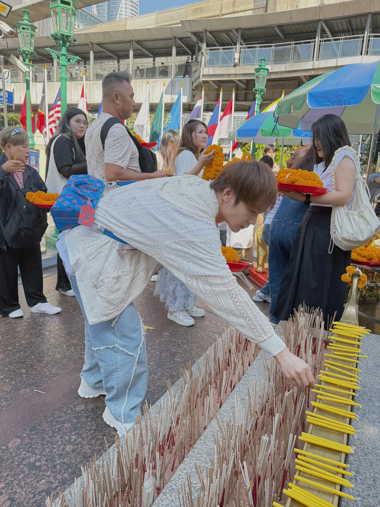 古曜威特地飞曼谷，祈求四面佛赐福，让事业财运旺。单纯梦想文创事业提供
