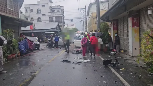 警抓女车手　2同伙心虚驾车狂飙撞车酿7伤