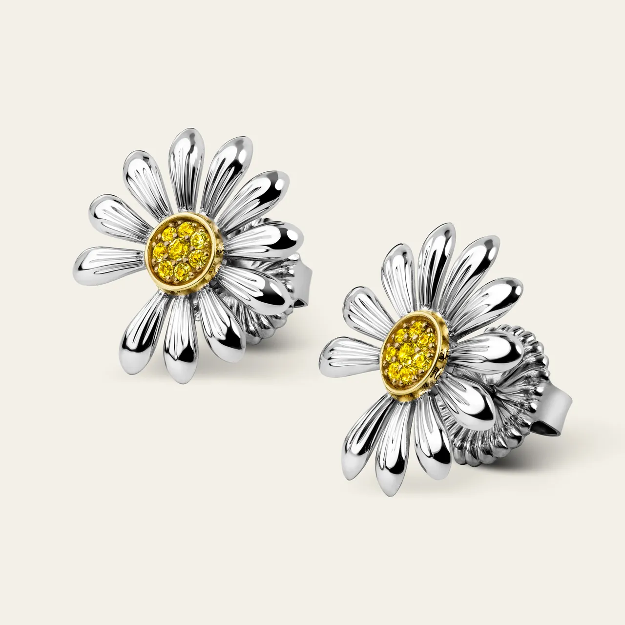 Jacob & Co. x G-DRAGON 925纯银PEACEMINUSONE 耳环，5万8800元。品牌提供