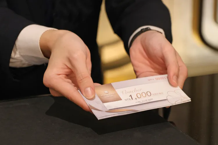 台北汉来大饭店即日起至2026/1/31推出「普发万元赠万元」住房专案，每房即赠总价值超过万元的丰厚好礼。台北汉来大饭店提供