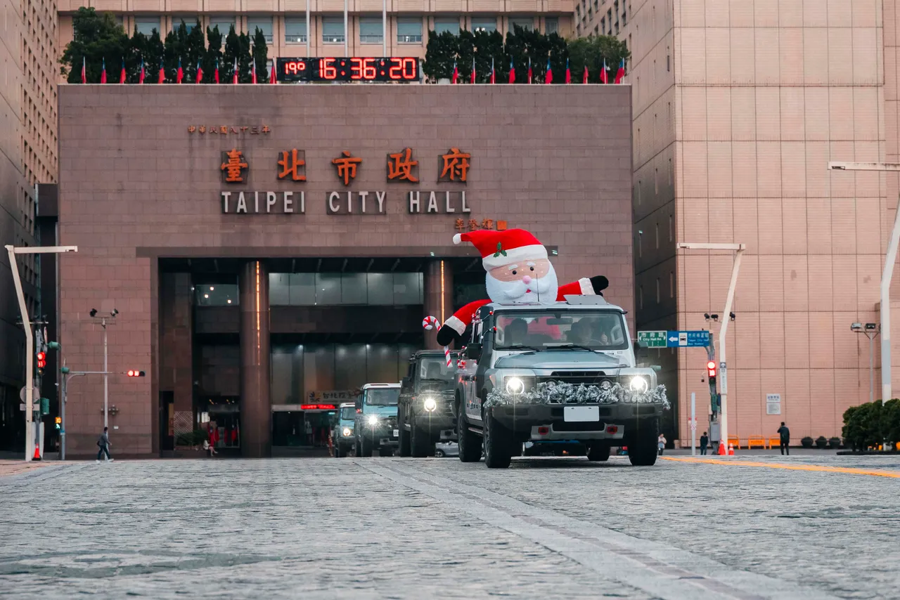 不少车辆依车主个人风格进行专属耶诞装饰。业者提供