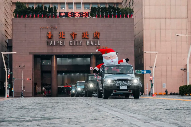 不少車輛依車主個人風格進行專屬耶誕裝飾。業者提供