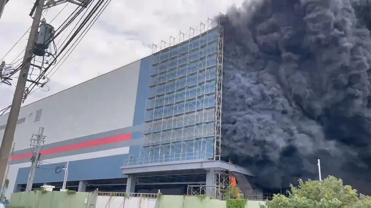 全聯倉儲每層樓板面積廣達1700坪，火煙在內部竄燒造成受困者逃生困難。資料照