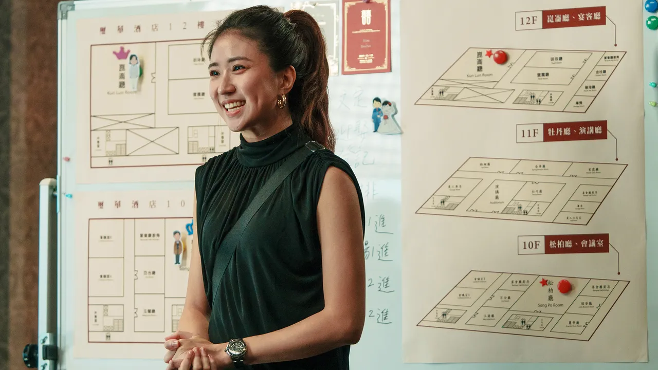 9m88在《双囍》中乐当婚顾。水花电影提供