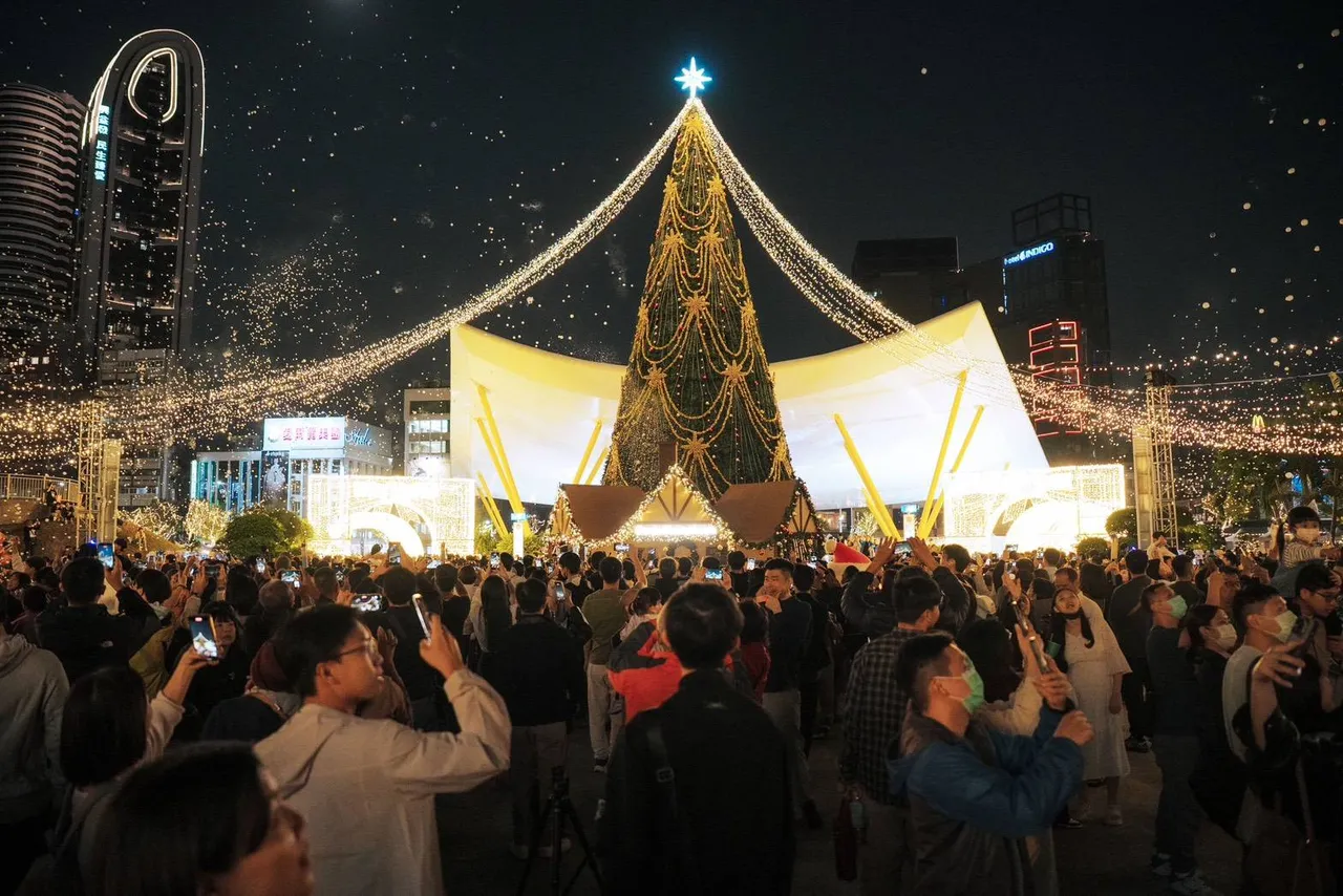 高雄圣诞生活节「圣诞黄金周」周末登场。翻摄画面