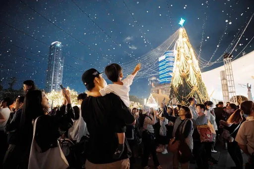 聖誕黃金週！高雄聖誕生活節25組卡司20日起連唱五天   搭捷運最浪漫