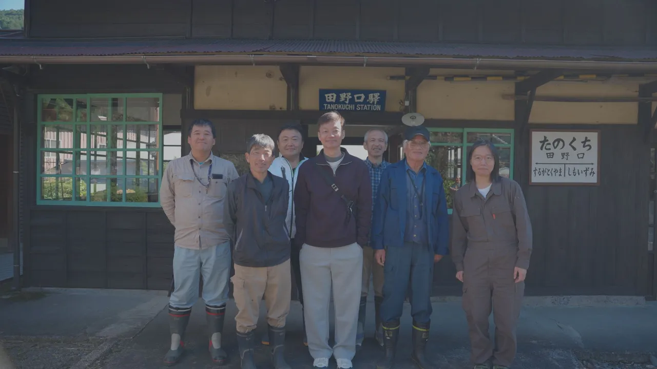 李国煌搭日本搭乘铫子电铁及大井川蒸汽火车，见证日本职人精神。公视、新传媒提供