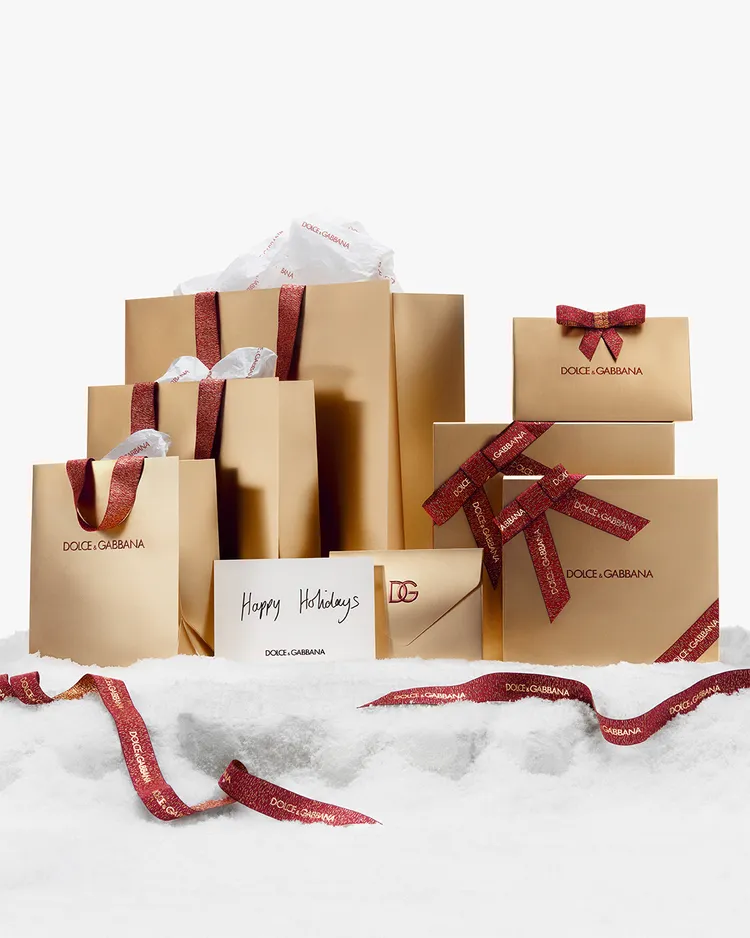 DOLCE & GABBANA本季限定包裝以品牌標誌性的紅、金、白為基調。品牌提供