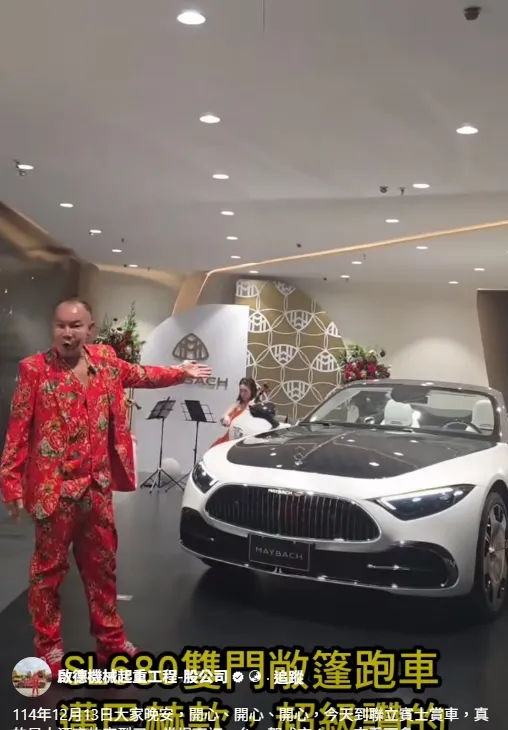 胡漢龑賞車介紹SL680。翻攝自啟德機械起重工程-股公司臉書