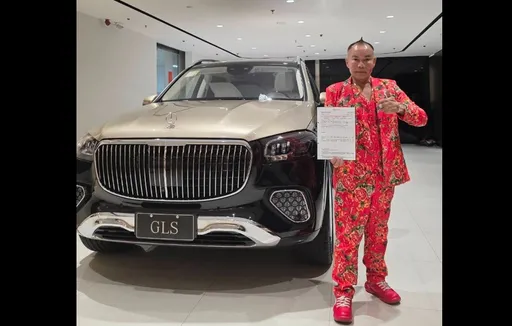 「吊車大王」胡漢龑添千萬新玩具！邁巴赫賞車「當場下訂」大跳開心舞