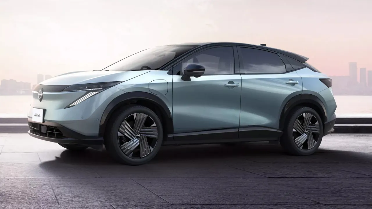 2026年式Ariya换上全新前脸设计，取消过去较具存在感的装饰元素，改以更简洁俐落的封闭式造型呈现。原厂照片