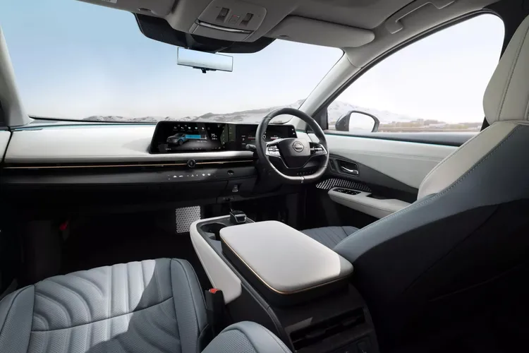 新年式Ariya車艙加入全新配色與飾板搭配，營造更細膩且具質感的車室氛圍，並導入Google系統架構的資訊娛樂介面。原廠照片