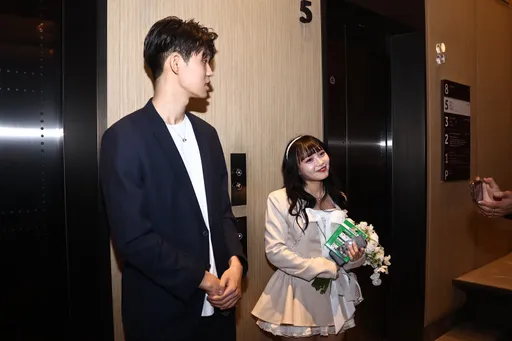 直击婚宴！姐姐陈诗雅同王齐硕现身被「送作堆」　松口谈宝宝性别