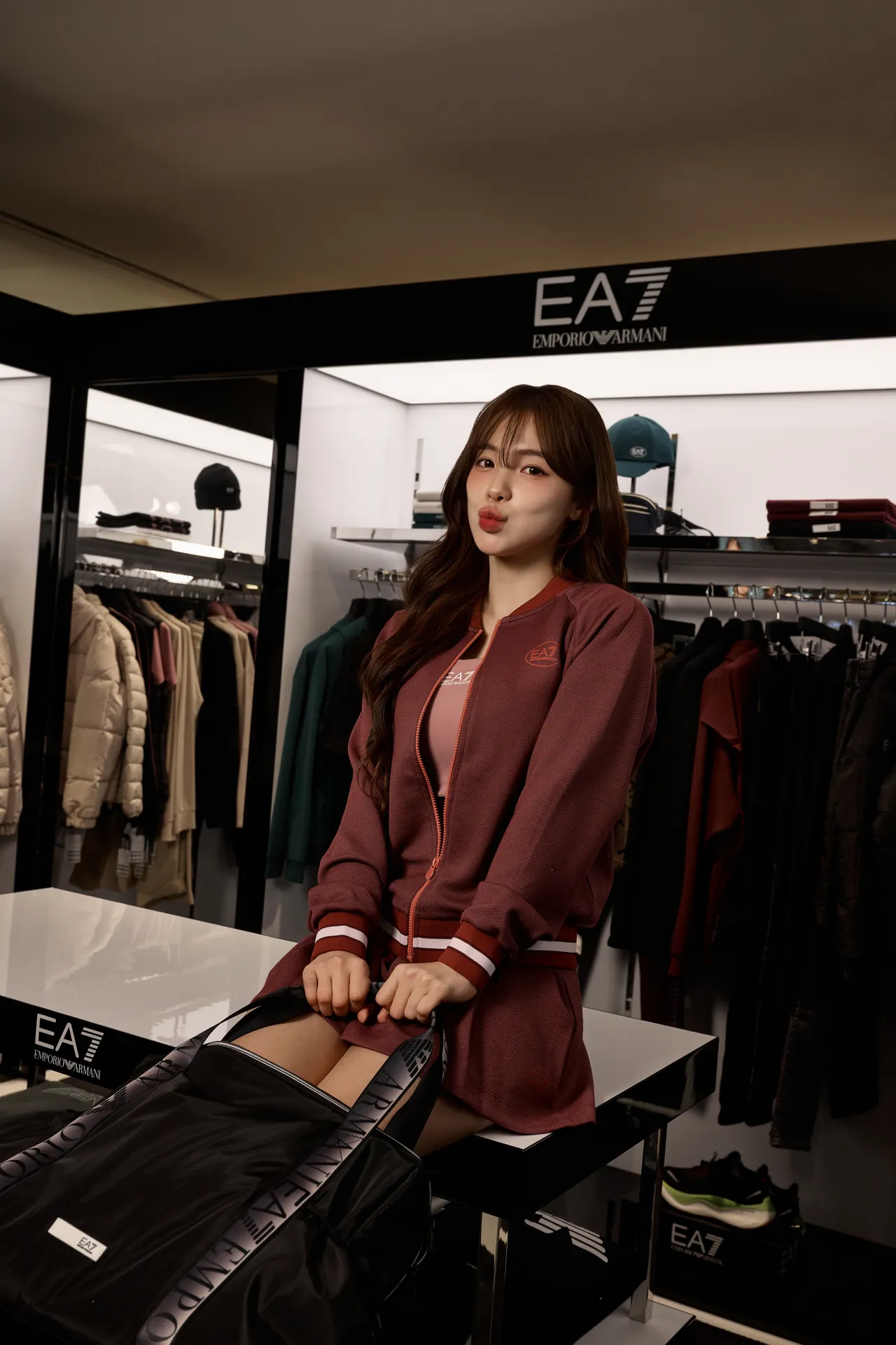 李多慧另一套造型演绎藕粉色调的网球套装。品牌提供