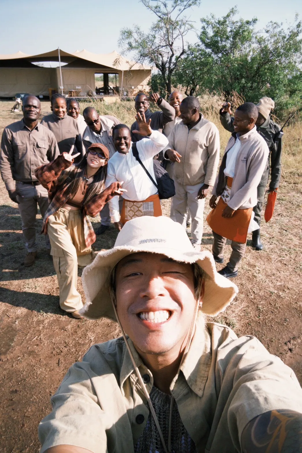 健志与马赛部落相见欢，更将交流互动保留在MV中。混血儿娱乐