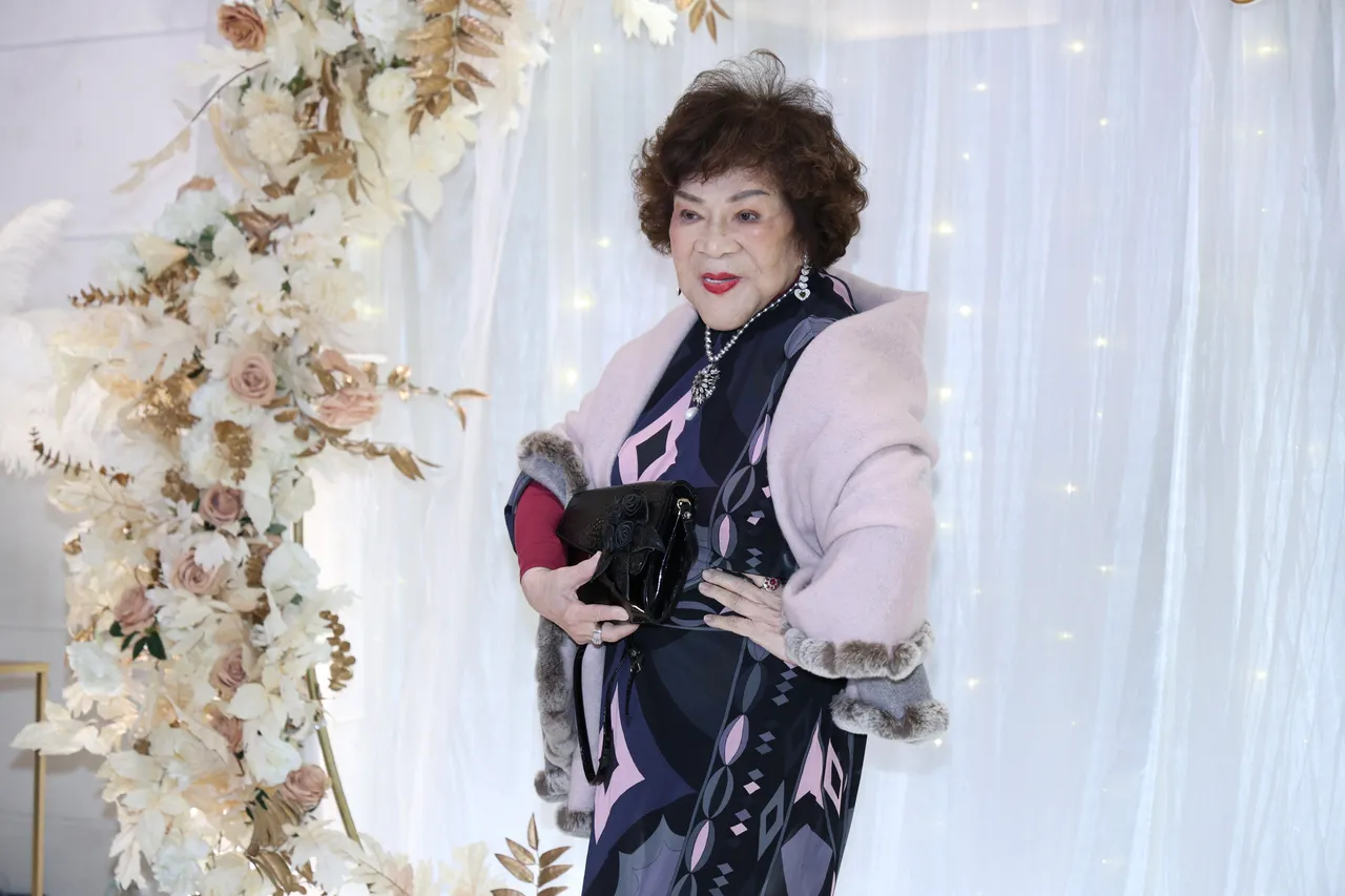 周游包了两万红包。彭欣伟摄