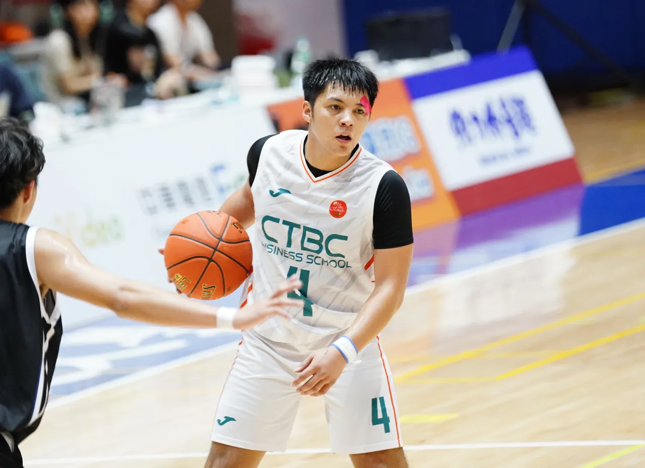 中信学院李宗汉达成大学生涯500分，明日有望获得第200个助攻成绩。大专题总提供