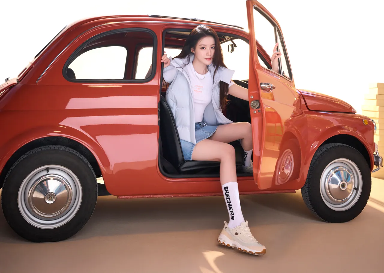 舒華腳踩高人氣老爹鞋D'LITES。品牌提供