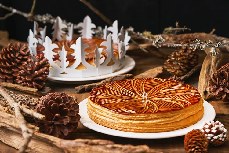 特製的手工 10 吋國王派，以金黃千層派皮層層堆疊，內餡口感豐富，饕客們絕不能錯過。台北士林萬麗酒店提供