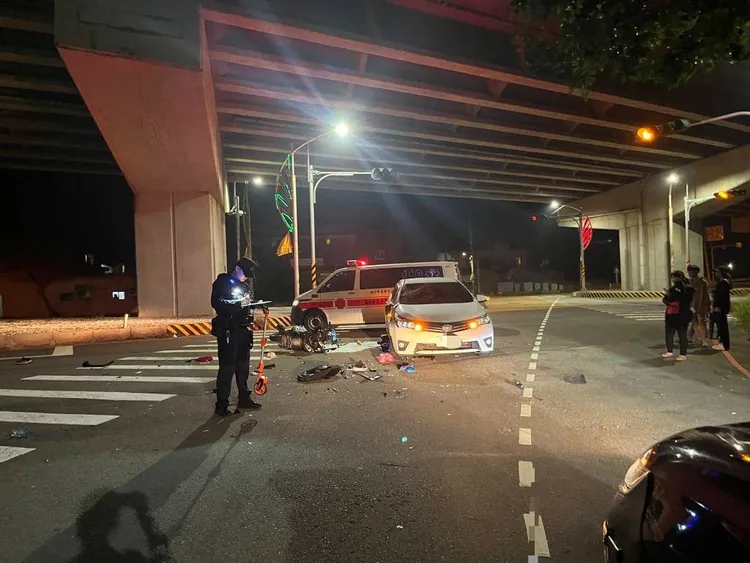 事故發生在苑裡鎮西濱公路高架橋下方。民眾提供