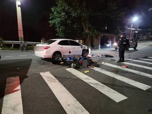 苗栗西滨高架桥下机车遭左转轿车击落　22岁骑士伤重不治