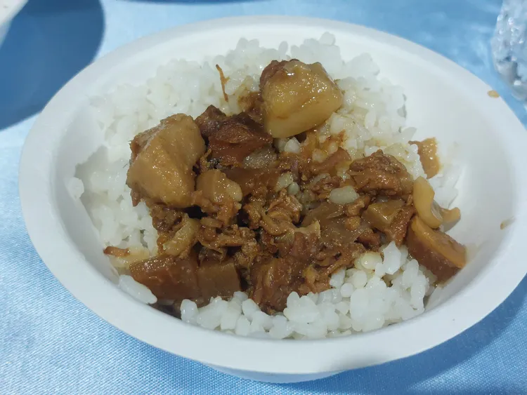 肉臊飯的肉臊是古庭維山友孔令均親自製作。凃建豐攝