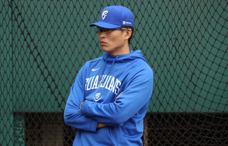 許文錚曾任富邦悍將二軍投手教練。翻攝「富邦悍將棒球隊」臉書