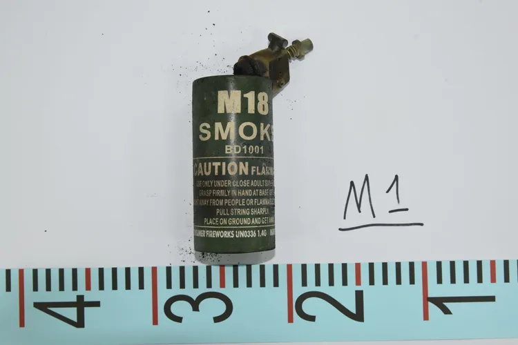 張文使用的煙霧彈。翻攝畫面